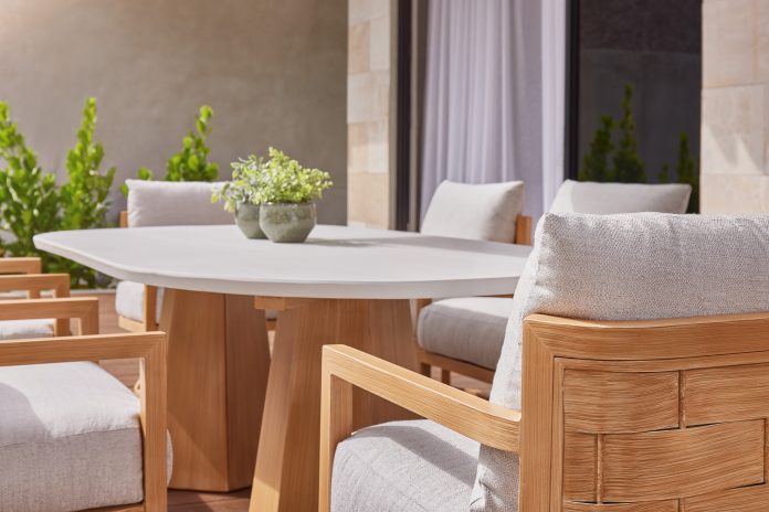 1 Biscayne_Cushion_Dining_Alt_Horizontal