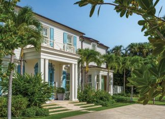 Conceptualized by architect Daniel Kahan, the home’s arrival sequence begins at the formal front façade, defined by a Federal portico and a wood door with sidelights and a transom.