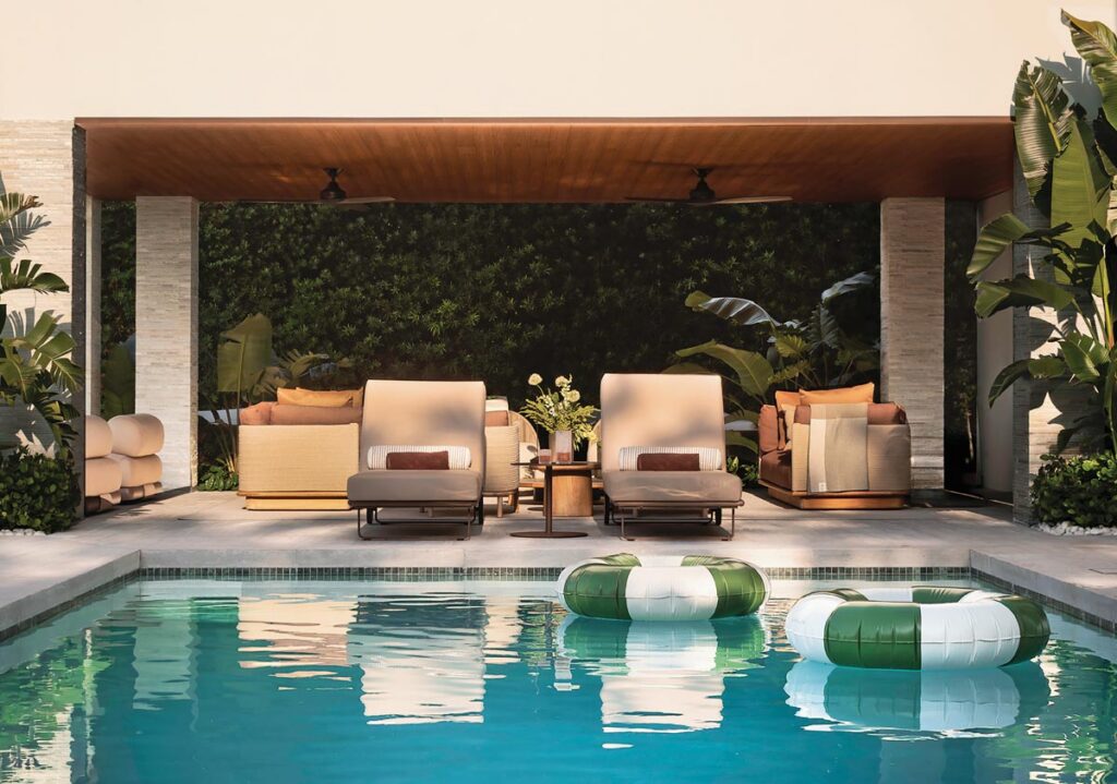 Overlooking the pool, the alfresco living area features comfortable seating complemented by bespoke accents from Tina Frey, introducing handcrafted elements and organic forms that soften the landscape’s architectural components. Decorative and ambient lighting from Zafferano and Louis Poulsen create an inviting atmosphere after sunset.