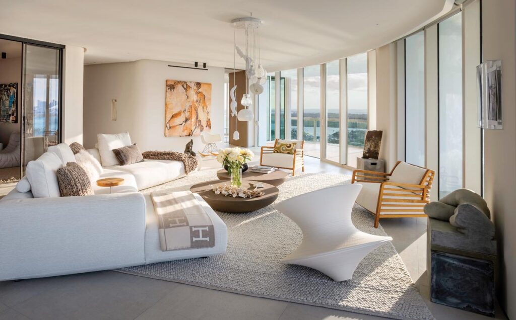 “The curved shape of the living area was challenging when it came to furnishing the space,” says designer Isabelle Peribere. “We opted for the curved Pianoalto sofa by Zanotta because it hugs the room and the Sherwood e Robin chandelier by Karman, a statement piece with personality that doesn’t block the views in any way.”
